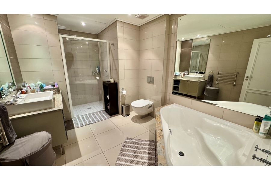 To Let 2 Bedroom Property for Rent in Green Point Western Cape
